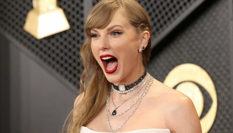 I helga vant Taylor Swift Grammy for årets album for fjerde gang, for albumet «Midnights». Nå truer advokaten hennes en student med søksmål. I helga vant Taylor Swift Grammy for årets album for fjerde gang, for albumet «Midnights».