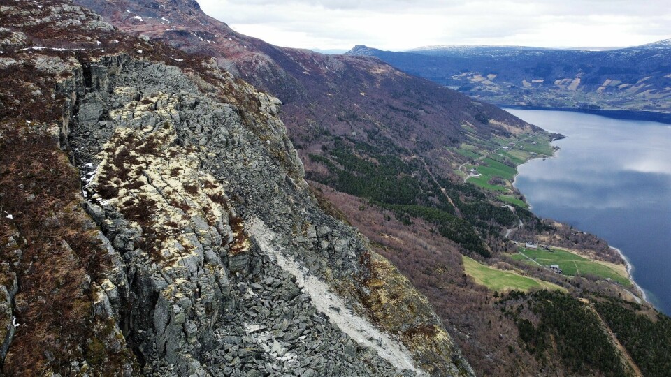 Alt er nå klart for å starte kontinuerlig overvåking av fjellpartiet Skutshorn i Vang kommune i Valdres. NVE frykter at et skred vil danne en farlig flodbølge i vannet Vangsmjøse. NVE starter kontinuerlig overvåkning av fjellpartiet Skutshorn i Vang kommuneFoto: Gustav Pless / NVE / NTB
