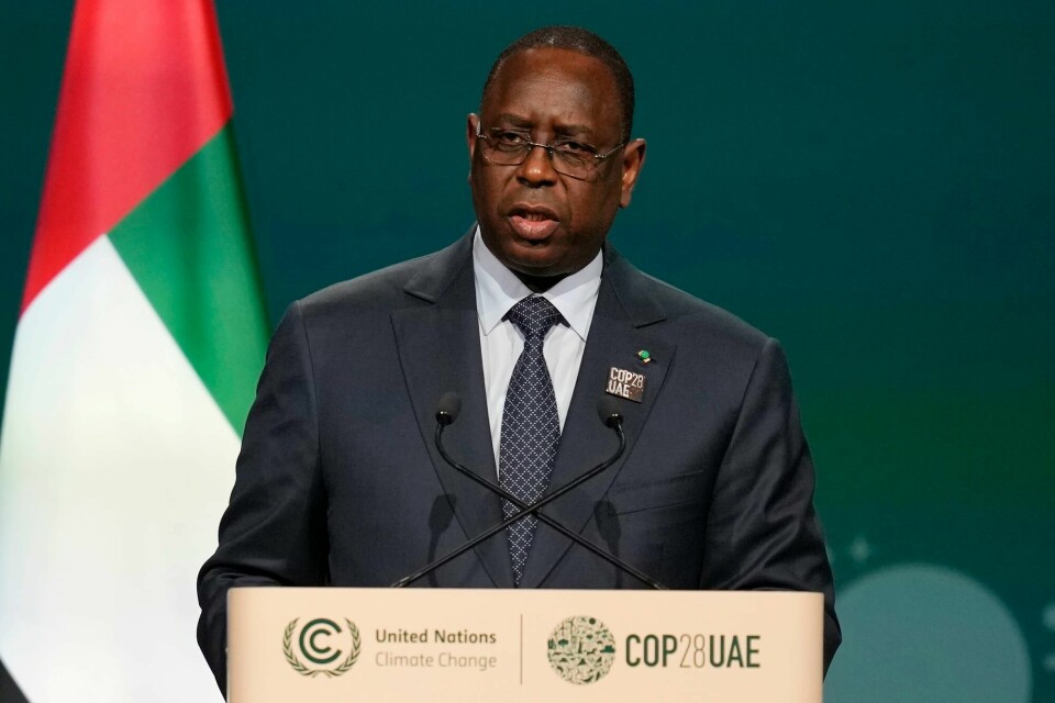 Macky Sall har i løpet av sine tolv år som Senegals president innført flere reformer og satt i gang store infrastrukturprosjekter. Men motstanderne hans frykter at han vil klamre seg til makten. Her er Sall under klimatoppmøtet i Dubai i fjor. Macky Sall har i løpet av sine tolv år som Senegals president innført flere reformer og satt i gang store infrastrukturprosjekter. Men motstanderne hans frykter at han vil klamre seg til makten. Her er Sall under klimatoppmøtet i Dubai i fjor.