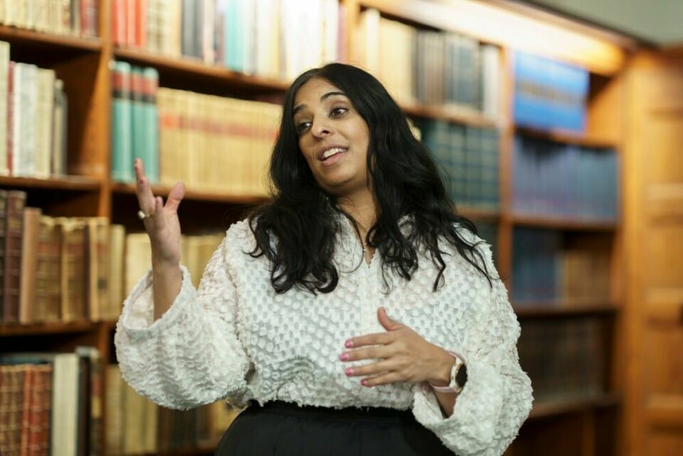 Kultur- og likestillingsminister Lubna Jaffery mener Litteraturhusets skoleprogram er viktig: – Tonen i diskusjoner på nett kan være veldig hard. mange vegrer seg for å si sin mening og delta i debatter fordi de er redde for negative tilbakemeldinger. Lubna Jaffery