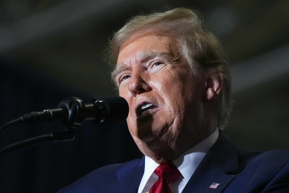 Ekspresident Donald Trump har stukket kjepper i hjulene for en støttepakke til Ukraina. Republican presidential candidate former President Donald Trump speaks at a campaign rally at Charleston Area Convention Center in North Charleston, S.C., Wednesday, Feb. 14, 2024. (AP Photo/David Yeazell)