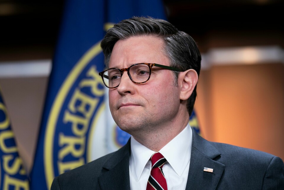 Republikaneren Mike Johnson er speaker i Representantenes hus i USA. Speaker of the House Mike Johnson, R-La., meets with reporters following a closed-door GOP meeting, at the Capitol in Washington, Wednesday, Feb. 14, 2024. (AP Photo/J. Scott Applewhite)