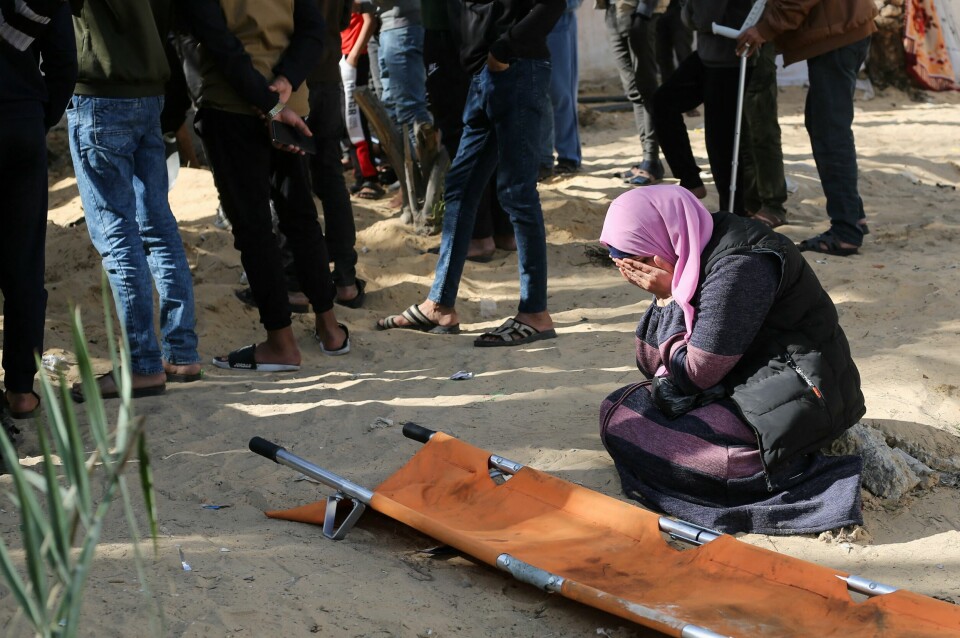En kvinne reagerer mens palestinere drept i et israelsk luftangrep gravlegges i januar i år. En kvinne reagerer mens palestinere drept i et israelsk luftangrep gravlegges i januar i år.