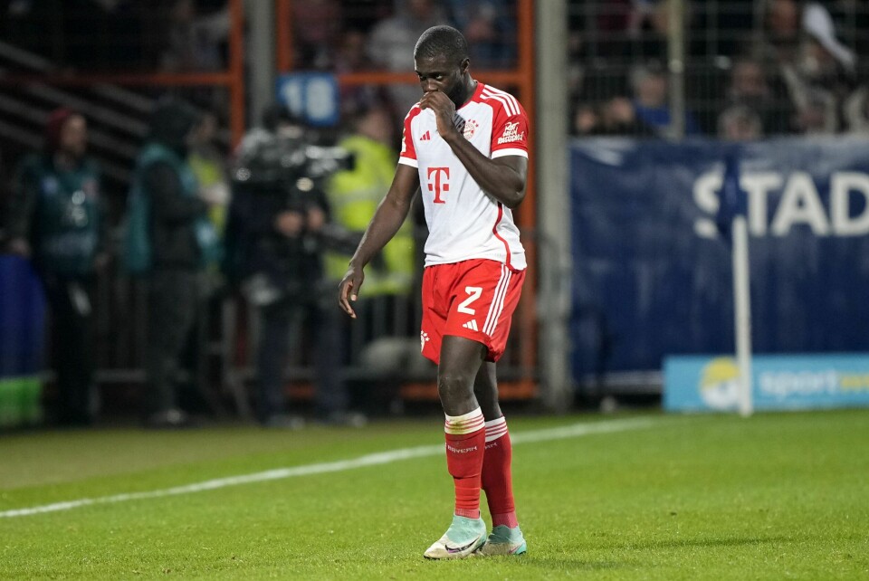 Dayot Upamecano fikk rødt kort i Bayern Münchens tap for Bochum. Dayot Upamecano fikk rødt kort i Bayern Münchens tap for Bochum. Foto: Martin Meissner / AP / NTB