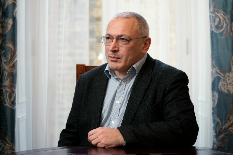 Mikhail Khodorkovskij tilbrakte ti år i fengsel i Russland, noe som ble ansett som politisk hevn for å utfordre Putins styre på begynnelsen av 2000-tallet. Avisen The Economist har kalt ham «Putin og Kremls største kritiker i eksil». Mikhail Khodorkovskij tilbrakte ti år i fengsel i Russland, noe som ble ansett som politisk hevn for å utfordre Putins styre på begynnelsen av 2000-tallet. Avisen The Economist har kalt ham «Putin og Kremls største kritiker i eksil».