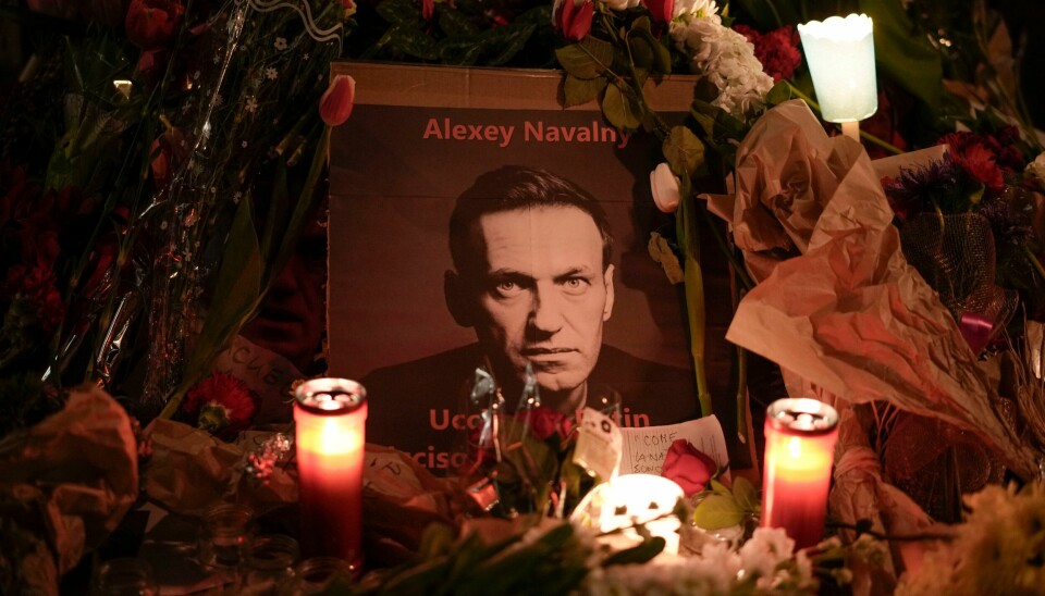 Lys og blomster for den døde regimekritikeren Aleksej Navalnyj i Roma mandag. Lys og blomster for den døde regimekritikeren Aleksej Navalnyj i Roma mandag. Foto: Andrew Medichini / AP / NTB