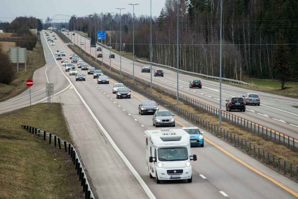 En kvinne mistet førerkortet for å ha kjørt 50 kilometer i timen i 80-sonen på en motorvei. E6 ved Kløfta