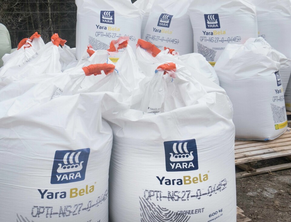 Yara lager kunstgjødsel som er helt avgjørende for matproduksjon. Det er et dårlig signal for det grønne skiftet at selskapet nå senker ambisjonene for utslippskutt, mener vår spaltist. Yara lager kunstgjødsel som er helt avgjørende for matproduksjon. Det er et dårlig signal for det grønne skiftet at selskapet nå senker ambisjonene for utslippskutt, mener vår spaltist.