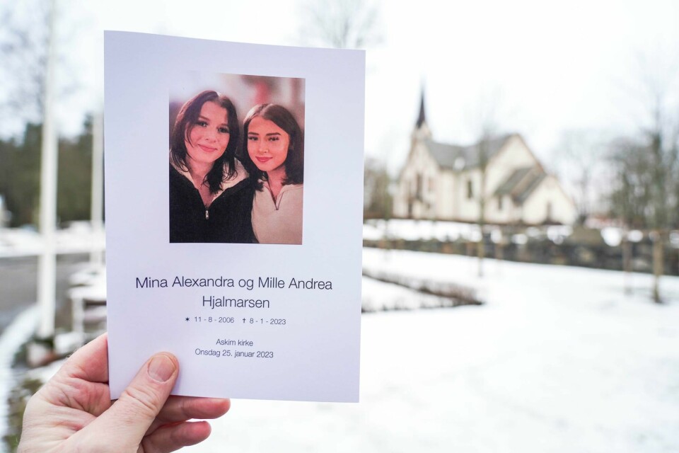 Tvillingene Mina og Mille (16) ble funnet døde i en leilighet i Spydeberg i januar i fjor mens de var i barnevernets omsorg. De døde trolig av overdose. Tvillingene Mina og Mille (16) ble funnet døde i en leilighet i Spydeberg i januar i fjor mens de var i barnevernets omsorg. De døde trolig av overdose.