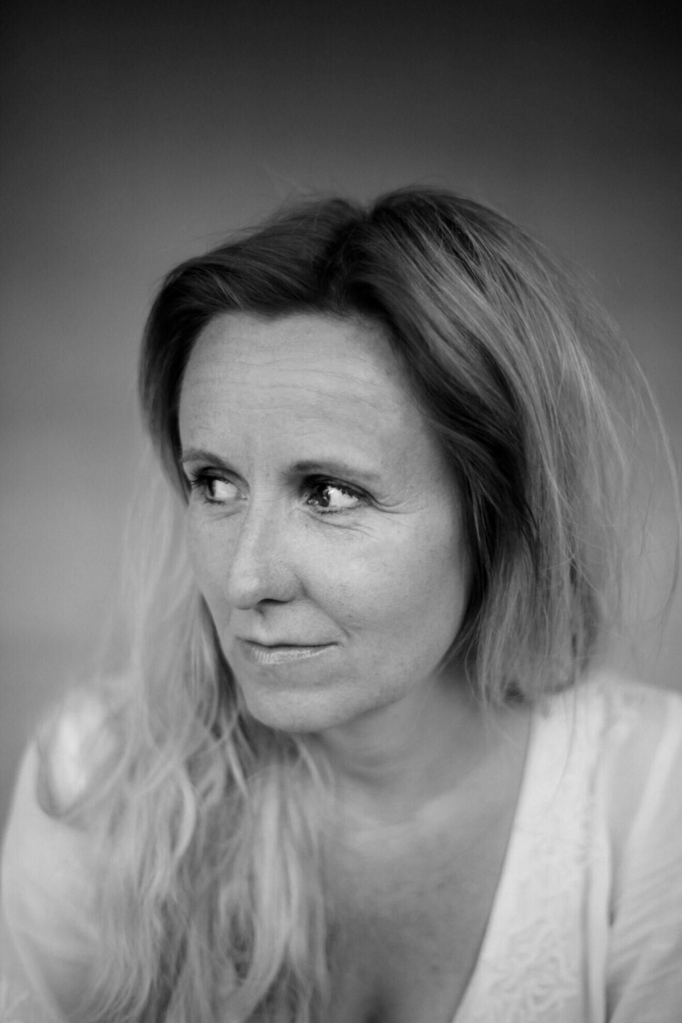 Lisa Bonnár Stjernø Kvinne ser bort.