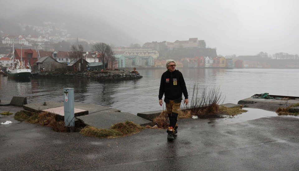 Iversen håper det blir liv på denne plassen til sommeren, når minihusene skal parkeres her. Roger Iversen bygger minihus av varebil. Til sommeren skal det plasseres her ved Norsk Fiskerimuseum i Sandviken.