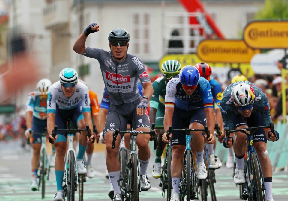 Jasper Philipsen kunne juble for nok en etappeseier på den trettende etappen av årets Tour de France Jasper Philipsen kunne juble for nok en etappeseier på den trettende etappen av årets Tour de France