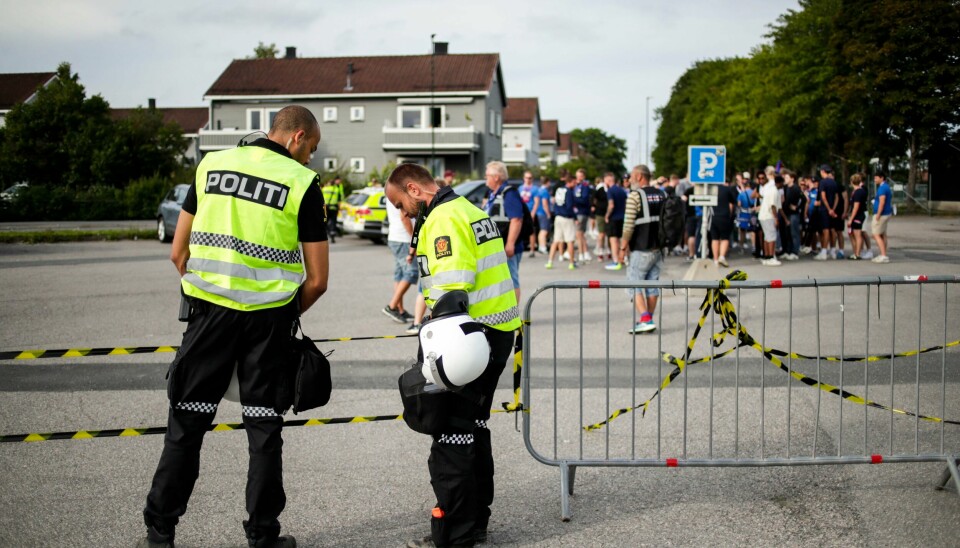 Politiet måtte aksjonere da Vålerenga-supportere skapte bråk i forbindelse med kampen mot Moss. Nå tar klubben grep. Politiet måtte aksjonere da Vålerenga-supportere skapte bråk i forbindelse med kampen mot Moss. Nå tar klubben grep. Foto: Christoffer Andersen / NTB