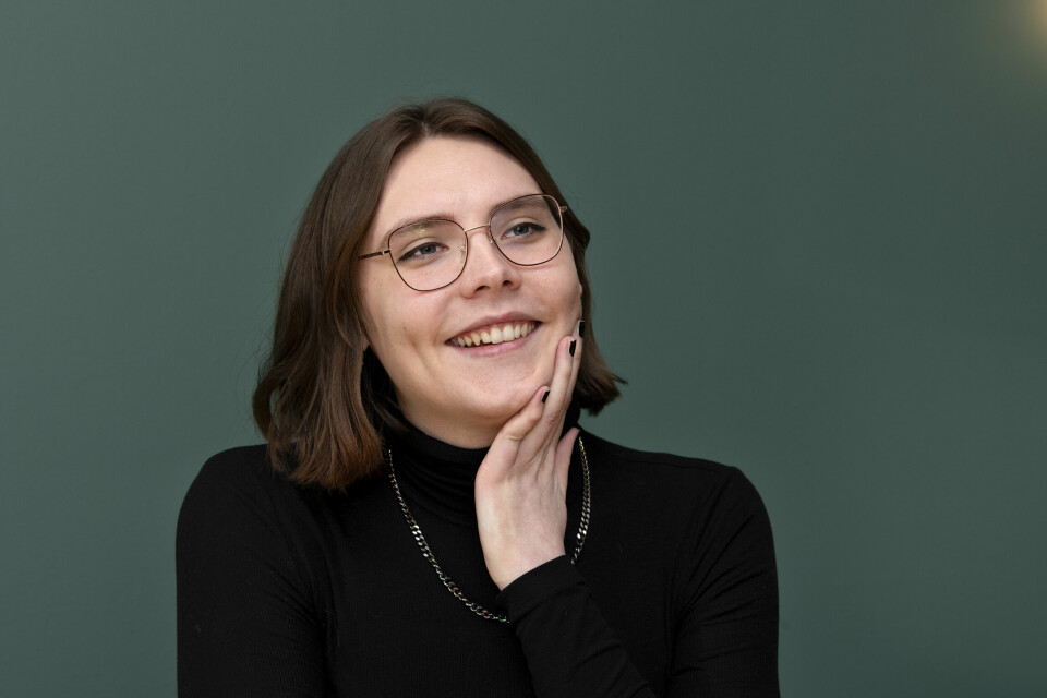 Molly Øxnevad bor i Danmark. Det gjør det kanskje lettere å uttale seg i den betente norske transdebatten. Molly Øxnevad. Forfatter.