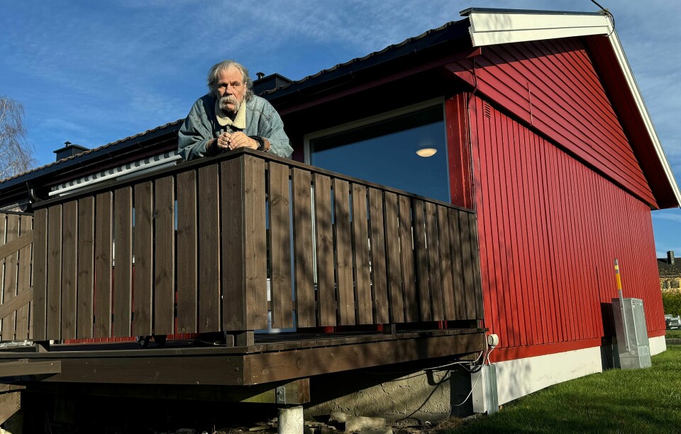Rullestolrampe og livsløpsstandard vil gjøre hverdagene bedre for synshemmede og hofteopererte Sverre Hermansen (71) i hans nye omsorgsbolig. Rullestolrampe og livsløpsstandard gjør hverdagene bedre for synshemmede og hofteopererte Sverre Hermansen (71) i hans nye omsorgsbolig.