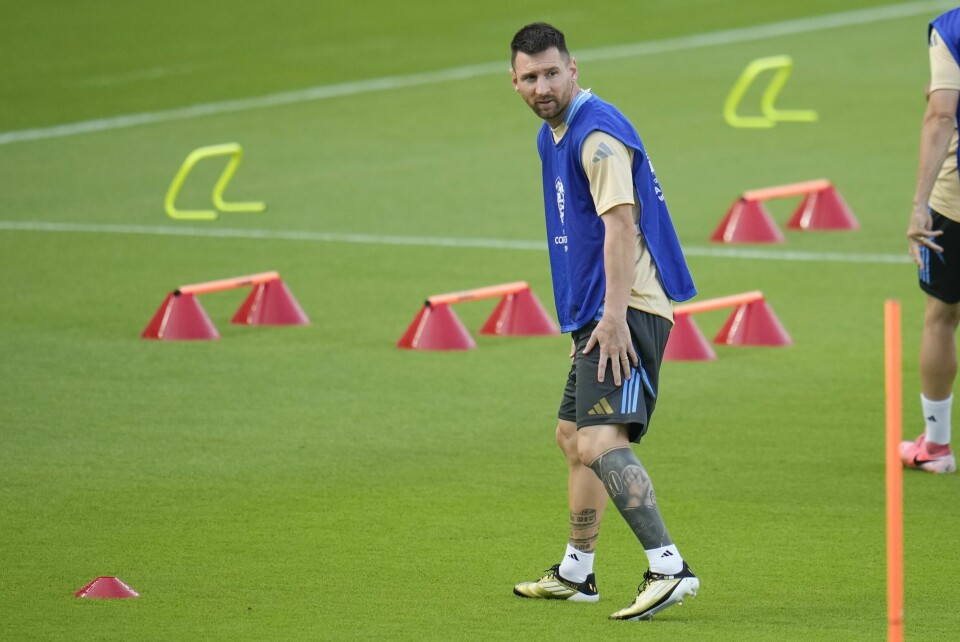 Lionel Messi kan gå glipp av kampen mot Ecuador til tross for at han er tilbake i trening. Lionel Messi kan gå glipp av kampen mot Ecuador til tross for at han er tilbake i trening. Foto: Julio Cortez / AP / NTB