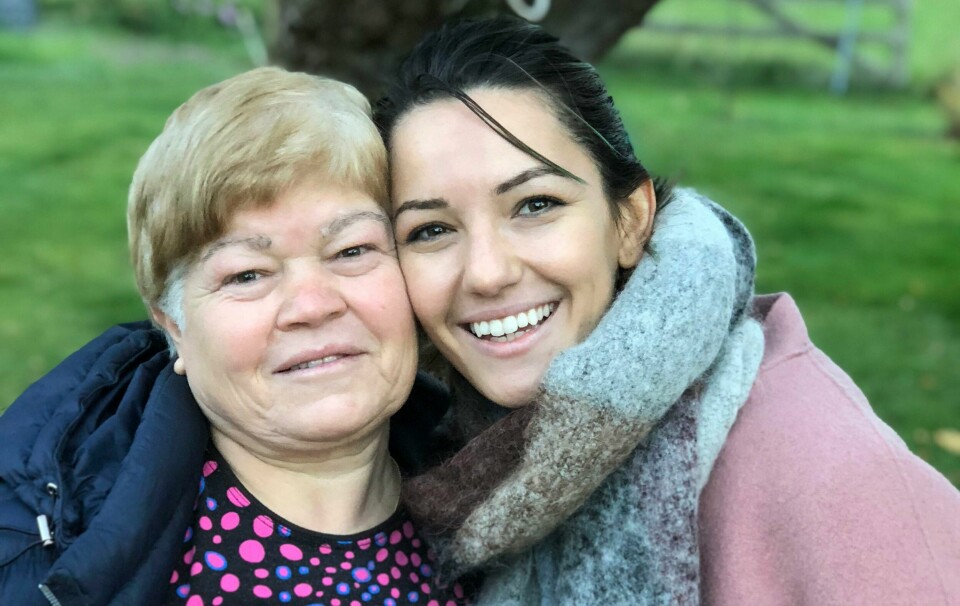 Gulistan Ekiz, moren til Selda Ekiz, fikk påvist en sjelden og alvorlig kreftform tidligere i år. I Norge får hun nå bare tilbud om lindrende behandling. Gulistan Ekiz, moren til Selda Ekiz, fikk påvist en sjelden og alvorlig kreftform tidligere i år. I Norge får hun nå bare tilbud om lindrende behandling.