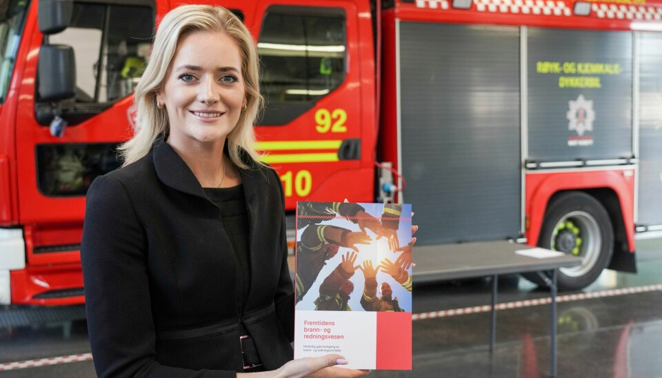 Justis- og beredskapsminister Emilie Enger Mehl mottok fredag rapporten fra arbeidsgruppen som har foretatt en helhetlig gjennomgang av brann- og redningsområdet. Justis- og beredskapsminister Emilie Enger Mehl mottok fredag rapporten fra arbeidsgruppen som har foretatt en helhetlig gjennomgang av brann- og redningsområdet. Foto: Ole Berg-Rusten / NTB