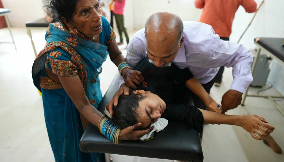 Fjorårets hetebølge i India tok mange liv. Her blir en ung kvinne brakt til sykehus i Uttar Pradesh. Arkivfoto. Fjorårets hetebølge i India tok mange liv. Her blir en ung kvinne brakt til sykehus i Uttar Pradesh. Arkivfoto: Rajesh Kumar Singh / AP / NTB