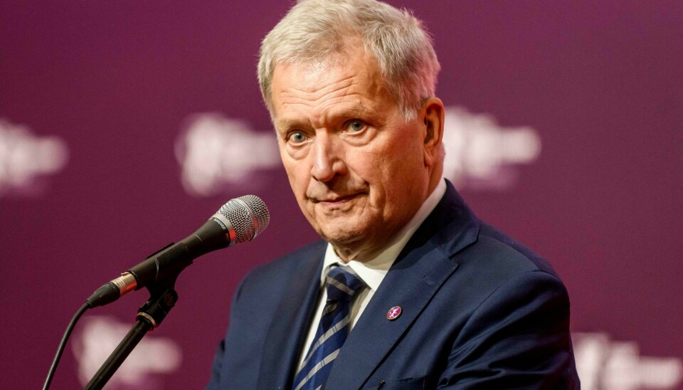 Finlands tidligere president Sauli Niinistö er usikker på hvilke Nato-løsninger som kan fungere i Ukraina. Finnish President Sauli Niinistö gives a doorstep statement during the Joint Expeditionary Force (JEF) leaders summit in Riga on December 19, 2022. (Photo by Gints Ivuskans / AFP)