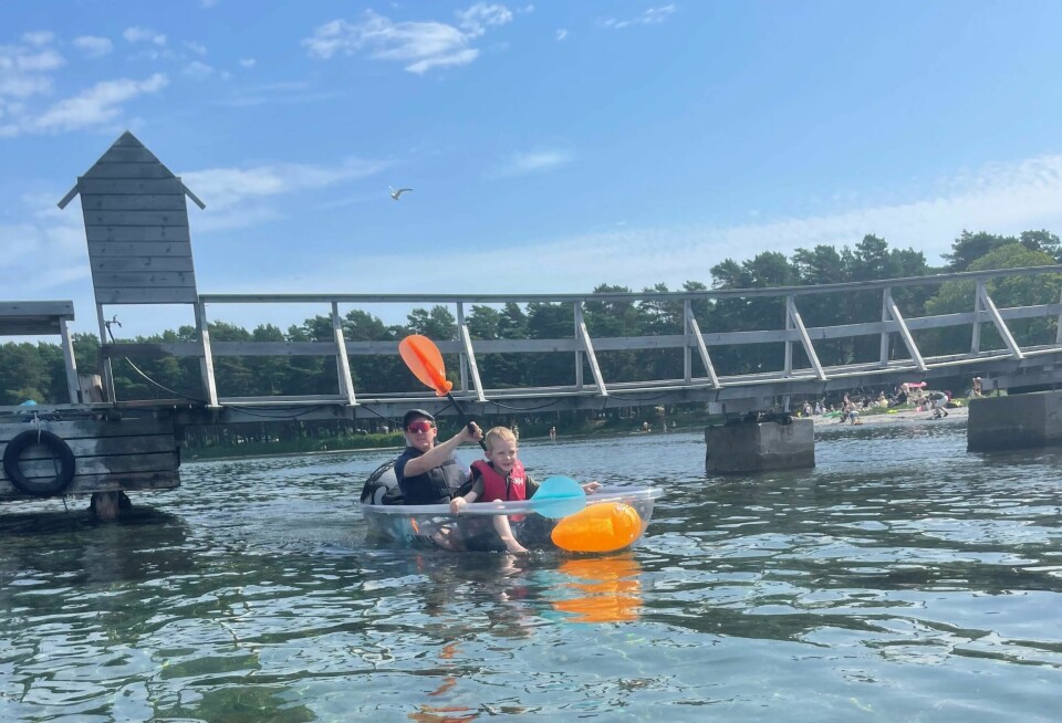 Pappa Thomas Austbø og Tobias på glasskanotur i fjor sommer, da familien var på Sørlandet. Pappa Thomas Austbø og Tobias på glasskanotur i fjor sommer, da familien var på Sørlandet