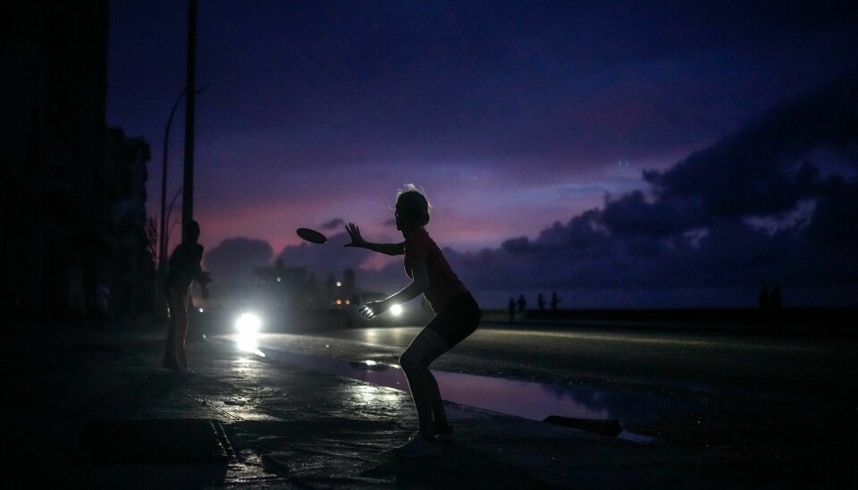 Slik så det ut på mye av Cuba etter et omfattende strømbrudd fredag. Slik så det ut på mye av Cuba etter et omfattende strømbrudd fredag. Foto: Ramon Espinosa / AP / NTB
