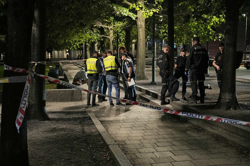 Tirsdag kveld var det igjen knivstikking i Oslo. En mann i 30-årene ble livstruende skadd da han ble knivstukket ved Vaterlandsparken på Grønland. Tirsdag kveld ble en mann i 30-årene livstruende skadd da han ble knivstukket ved Vaterlandsparken på Grønland i Oslo. Foto: Beate Oma Dahle / NTB