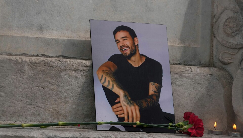 Mens fansen fortsatt sørger over Liam Payne, slippes det nå en låt han spilte inn, kalt «Do No Wrong». Fans verden om sørger over Liam Paynes død. Foto: Paul White / AP / NTB