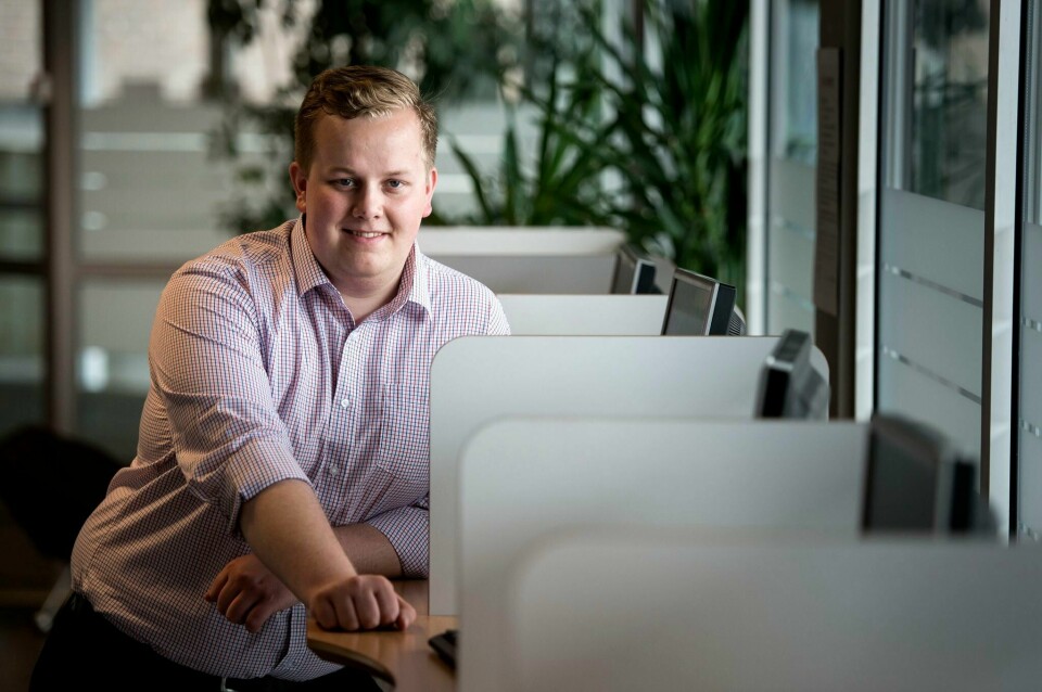 Eirik Faret Sakariassen i SV blir å finne i NAVs kontorer på Eiganes og Tasta én uke fra 22. juli. - NAV er et fundament i velferdsstaten, og det hører til en av grunntankene i landet vårt: Hvis du ramler utenfor, skal det være et system som tar imot og hjelper deg opp igjen, sier han.