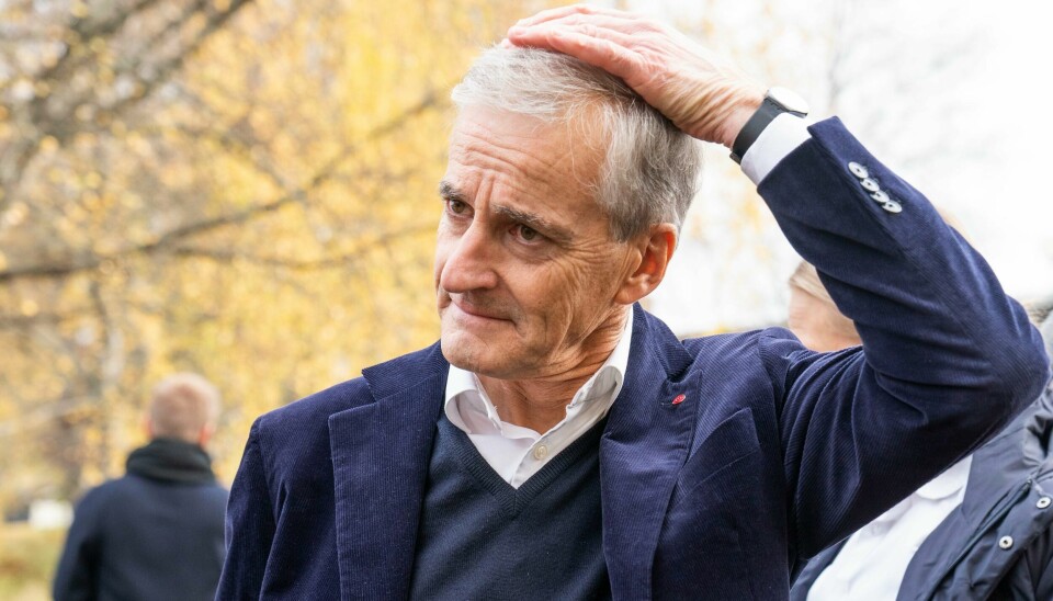 Statsminister Jonas Gahr Støre (Ap) (bildet) og finansminister Trygve Slagsvold Vedum (Sp) har gitt grønt lys til oppløsning av Viken, som består av de tidligere fylkene Akershus, Buskerud og Østfold. Ap-leder Jonas Gahr Støre fikk ikke fullt gjennomslag for 100-dagersplanen sin under regjeringsforhandlingene på Hurdalsjøen Hotell. Foto: Torstein Bøe / NTB