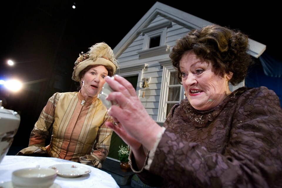 Gretelill Tangen og Sally Nilsson i en av Rogaland Teaters mange oppsetninger av «Maktå på Straen». Denne versjonen ble spilt i 2007. Gretelill Tangen og Sally Nilsson i en av Rogaland Teaters mange oppsetninger av «Maktå på Straen». Denne versjonen ble spilt i 2007.
