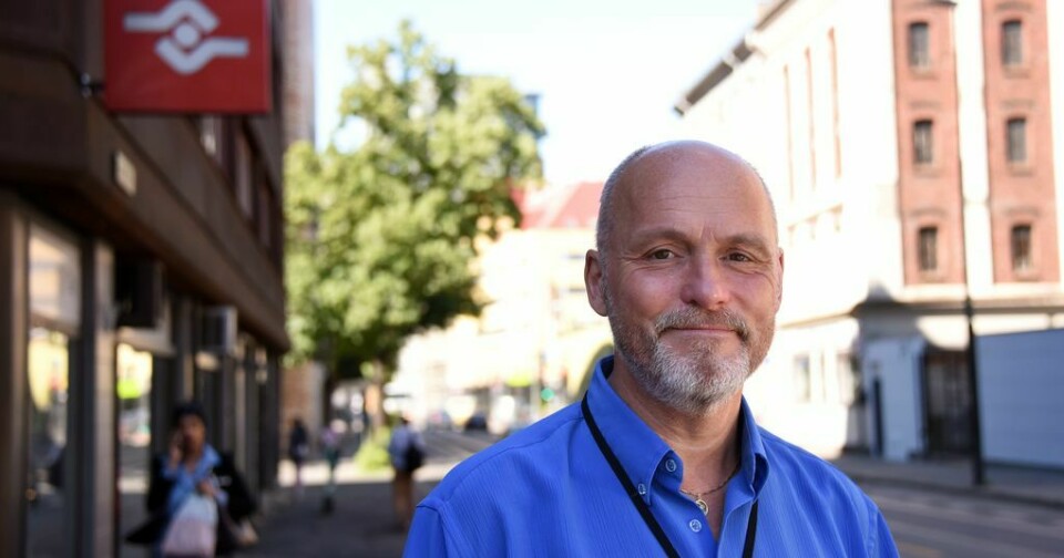Selv om ikke hele regjeringserklæringen er like konkret på tiltak innen transportbransjen, er Fellesforbundets Dag-Einar Sivertsen glad for at den signaliserer kamp mot sosial dumping i bransjen. – Vi vet hvilke tiltak som fungerer, og det skal vi spille inn til regjeringa, sier forbundssekretæren. Selv om ikke hele regjeringserklæringen er like konkret på tiltak innen transportbransjen, er Fellesforbundets Dag-Einar Sivertsen glad for at den signaliserer kamp mot sosial dumping i bransjen. – Vi vet hvilke tiltak som fungerer, og det skal vi spille inn til regjeringa, sier forbundssekretæren.