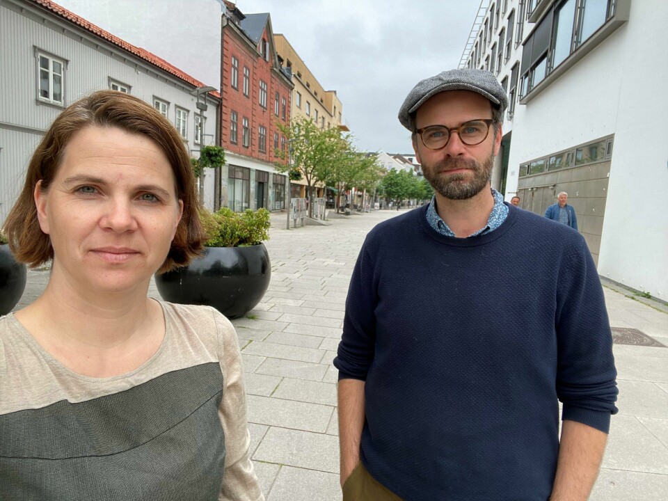 «Venstre har jobbet for, og lykkes med bedre og billigere kollektivtrafikk. Nå kan den bli både dyrere og dårligere. Det er alvorlig.» skriver Solveig Schytz og Trond Svandal. «Venstre har jobbet for, og lykkes med bedre og billigere kollektivtrafikk. Nå kan den bli både dyrere og dårligere. Det er alvorlig.» skriver Solveig Schytz og Trond Svandal.