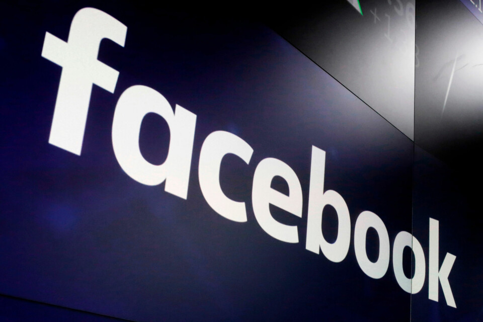 Facebook er beskyldt for å prioritere profitt framfor trygghet. Facebook er bøtelagt i Storbritannia for ikke å samarbeide med en gransking av fusjonen med Giphy. Foto: Richard Drew / AP / NTB