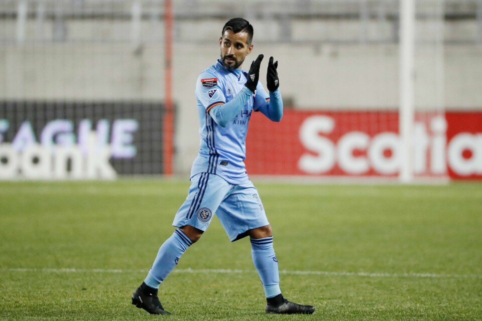 New York City FC midtbanespiller Maximiliano Moraleztakker publikum for støtten i New York.