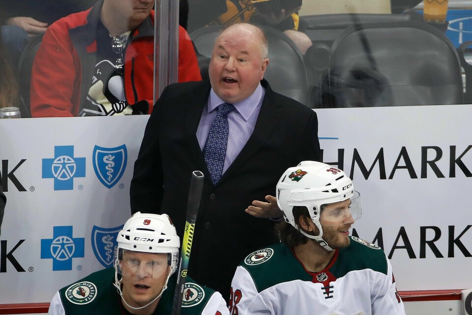 Bruce Boudreau fikk fredag sparken som trener for NHL-laget Minnesota Wild, som er Mats Zuccarellos klubb. Foto: Gene J. Puskar, AP / NTB scanpix