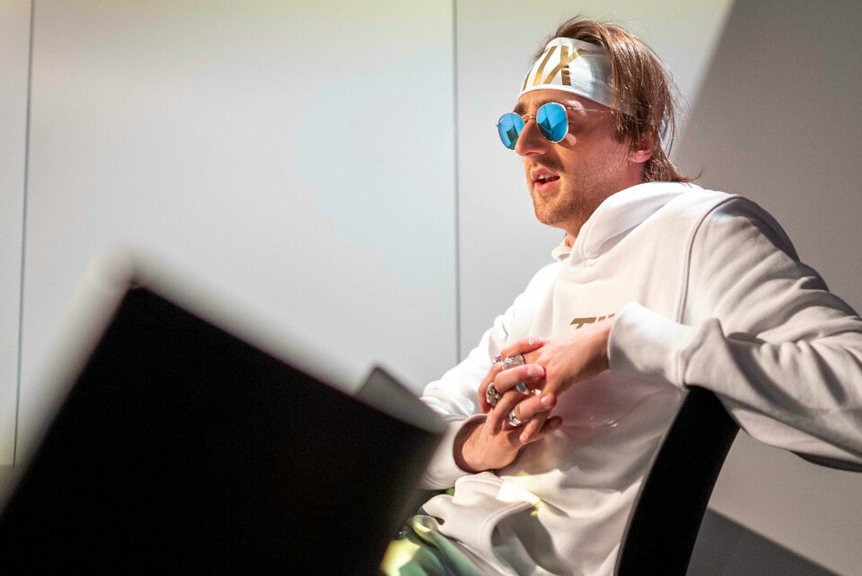 Selvbiografien til Andreas Haukeland, også kjent som Tix, har gått rett til topplistene. Foto: Andreas Haukeland, også kjent som Tix, forteller om seg selv i en ny bok. Her er han fotografert foran Eurovision Song Contest i Rotterdam. Foto: Heiko Junge / NTB NTB kultur