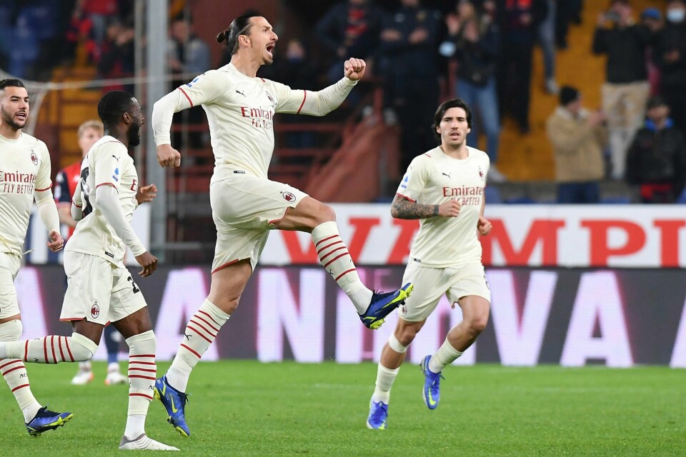 Zlatan Ibrahimovic jubler etter å ha gitt Milan ledelsen med et frispark i bortekampen mot Genoa. Zlatan Ibrahimovic jubler etter å ha gitt Milan ledelsen med et frispark i bortekampen mot Genoa. Foto: Tano Pecoraro, LaPresse via AP / NTB