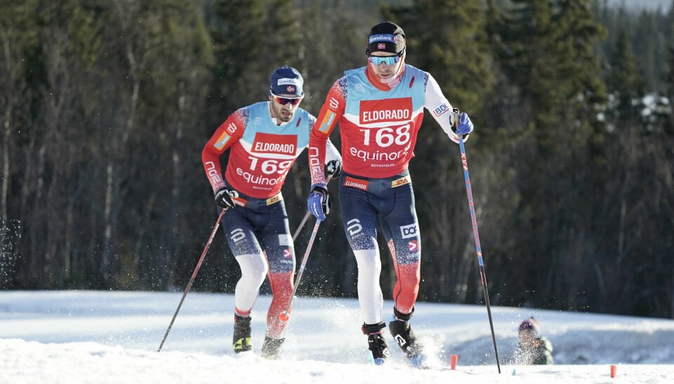 Hans Christer Holund (bak, nr. 169) vant 15 kilometer klassisk i sesongåpningen på Beitostølen lørdag. Hans Christer Holund (bak, nr. 169) vant 15 kilometer klassisk i sesongåpningen på Beitostølen lørdag.Foto: Terje Pedersen / NTB
