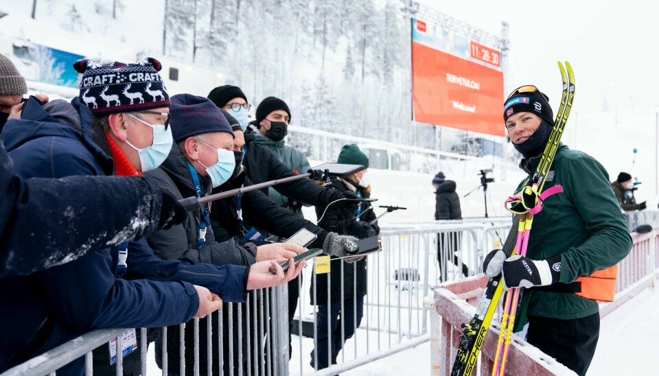 En godt påkledd Johannes Høsflot Klæbo møtte mediene etter trening i Ruka torsdag. En godt påkledd Johannes Høsflot Klæbo møtte mediene etter trening i Ruka torsdag.