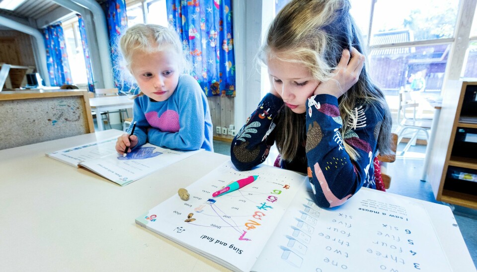 At stadig flere barn vegrer seg for å gå på skolen inneholder først og fremst særdeles viktig informasjon til oss voksne, skriver lektor Tonje Jacobsen-Loraas. At stadig flere barn vegrer seg for å gå på skolen inneholder først og fremst særdeles viktig informasjon til oss voksne, skriver lektor Tonje Jacobsen-Loraas.