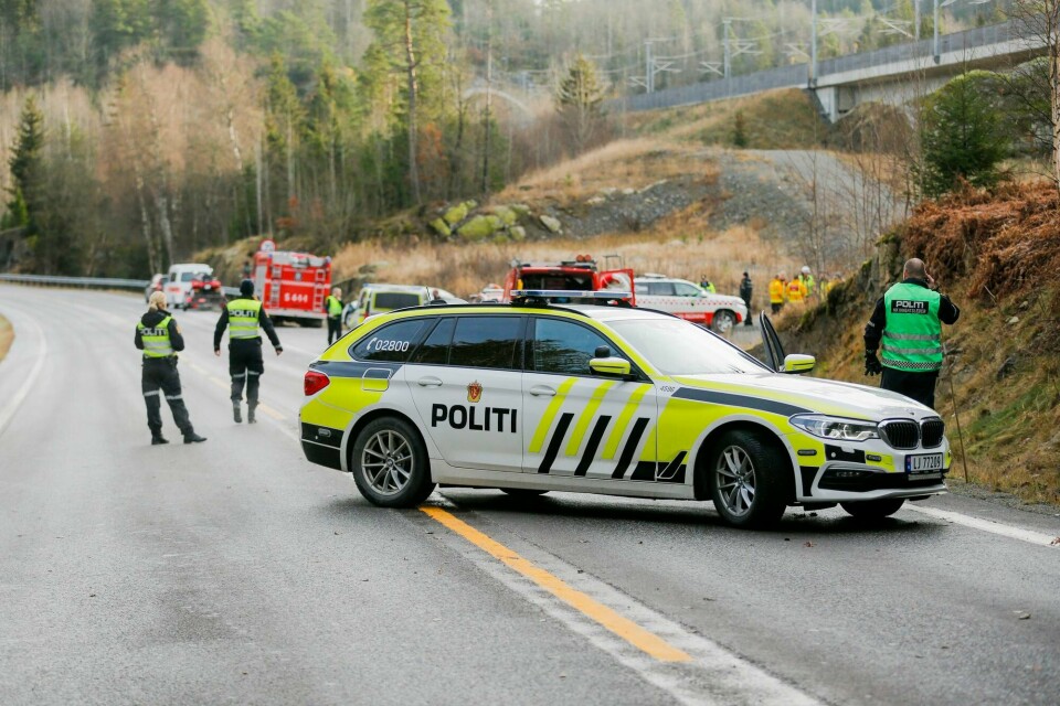 Nødetater ved gamle E18 etter melding om et småfly har gått ned. Larvik 20211123. Nødetater ved gamle E18 etter melding om et småfly har gått ned.Foto: Trond Reidar Teigen / NTB