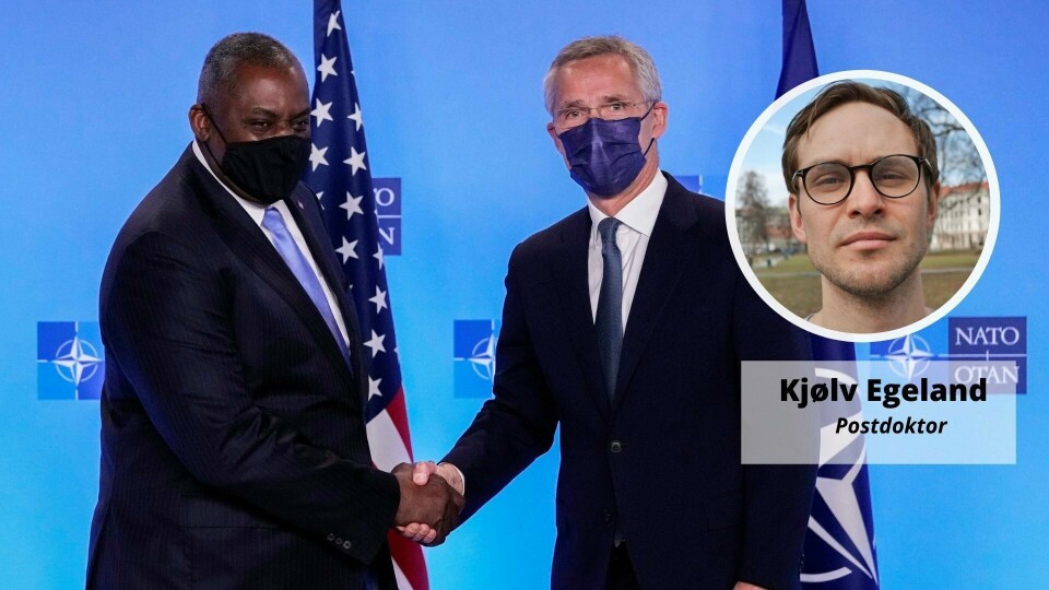 USAs utenriksminister Lloyd J. Austin III hilser på generalsekretær i NATO Jens Stoltenberg i Brussel i år. USAs utenriksminister Lloyd J. Austin III hilser på generalsekretær i NATO Jens Stoltenberg i Brussel i år.