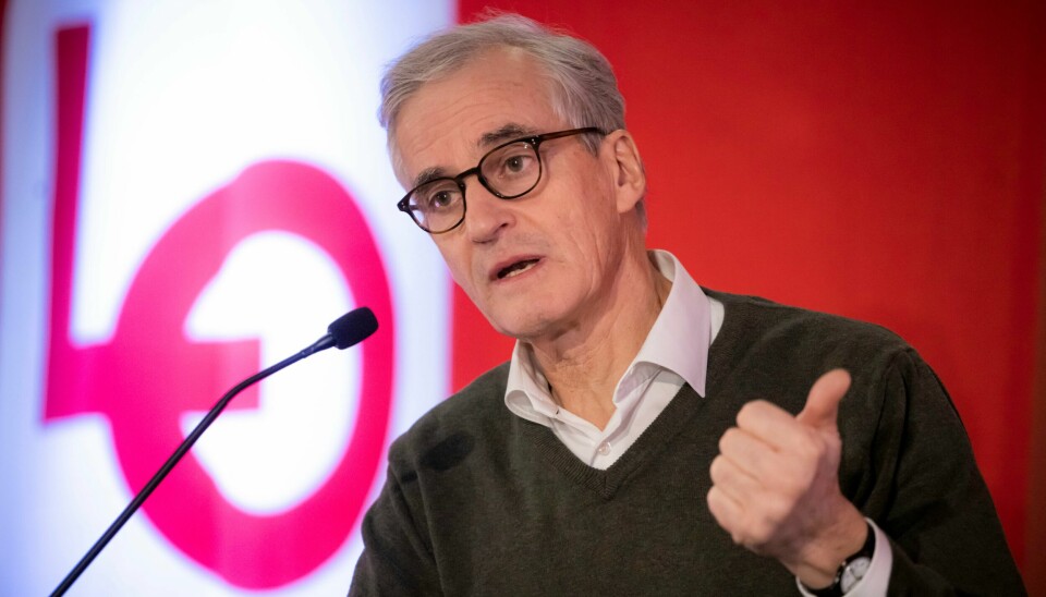 Statsminister Jonas Gahr Støre på talerstolen under LO- Stats kartellkonferanse på Gol onsdag. Foto: