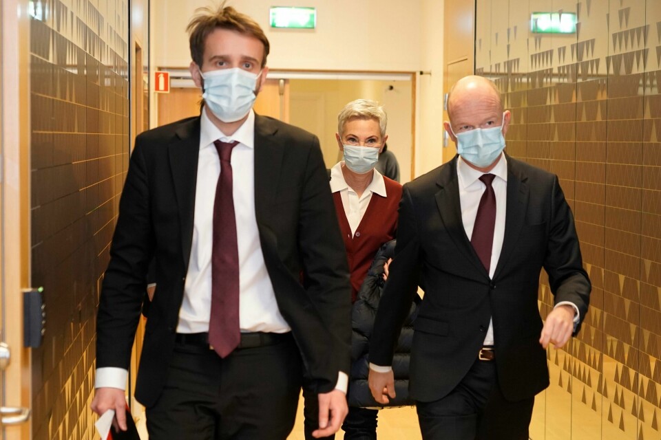 Næringsminister Jan Christian Vestre hadde fredag korona-møte med NHO-direktør Ole Erik Almlid og LO-leder Peggy Hessen Følsvik. Næringsminister Jan Christian Vestre (Ap) møtte fredag NHO-direktør Ole Erik Almlid, LO-leiar Peggy Hessen Følsvik og administrerande diketør i Virke Ivar Horneland Christensen for å diskutere konsekvensane av dei nye innstrammingane for næringslivet. Foto: Heiko Junge / NTB / NPK