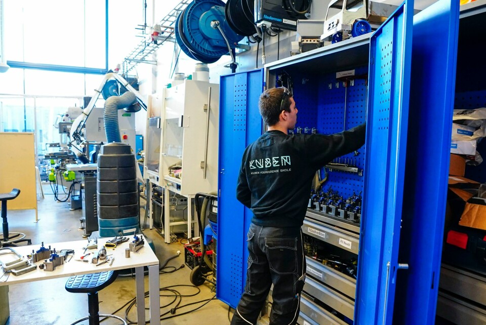 Yrkesfag kan ikke være løsningen på alle problemer som ikke ble løst for «gutter i grunnskolen», skriver innleggsforfatterne. På bildet: Elev på Teknologi og industrifag. Yrkesfag kan ikke være løsningen på alle problemer som ikke ble løst for «gutter i grunnskolen», skriver innleggsforfatterne. På bildet: Elev på Teknologi og industrifag.