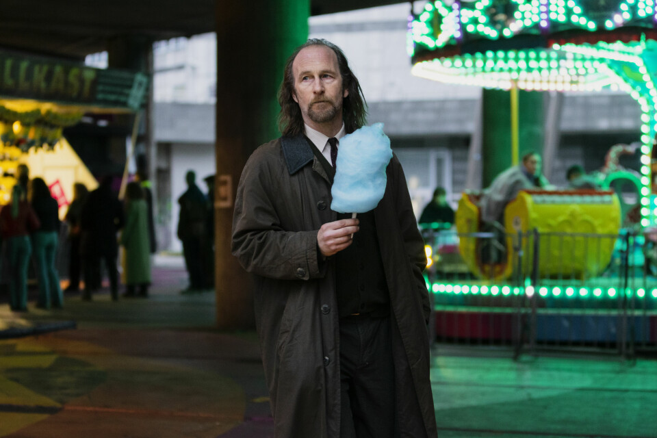 Paul Kaye er med i sesong to, som handler mye om jakten på den beryktede og myteomspunne kvinnemorderen Jack The Ripper. Paul Kaye er med i sesong to, som handler mye om jakten på den beryktede og myteomspunne kvinnemorderen Jack The Ripper.