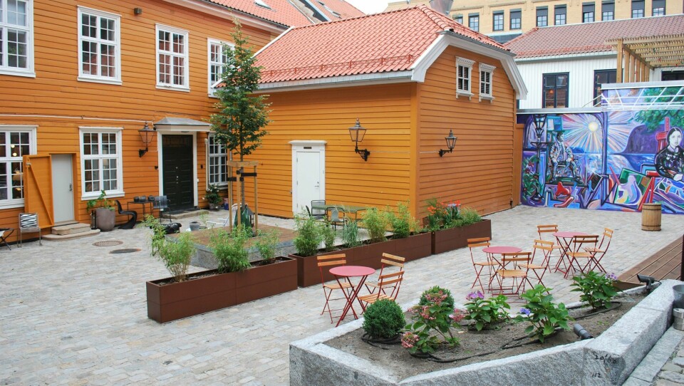 Grepene som er gjort i Fredrikstad sentrum de siste årene med å prioritere innbyggere og myke trafikanter er gode skritt i riktig retning, mener arkitekt Pernille Kolstad Heen. Her er et lite byrom med fine soner mellom Nygaardsplassen og Storgata 6. Lite byrom mellom Nygaardsplassen og Storgata 6.