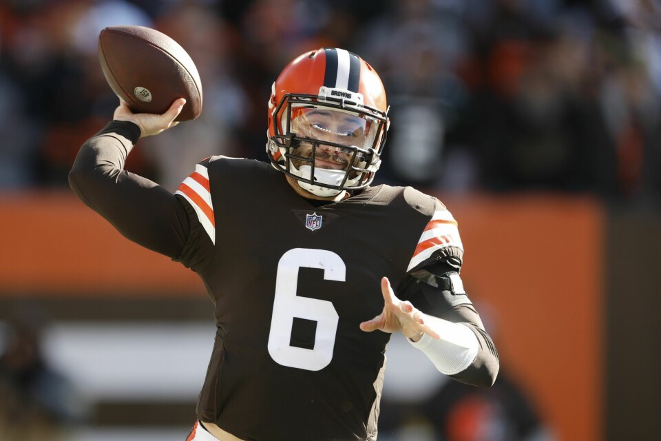 Cleveland Browns-quarterbacken Baker Mayfield er blant NFL-stjernene som har havnet i covid-protokollen den siste tiden. Cleveland Browns-quarterbacken Baker Mayfield er blant NFL-stjernene som har havnet i covid-protokollen den siste tiden. Foto: Ron Schwane / AP / NTB