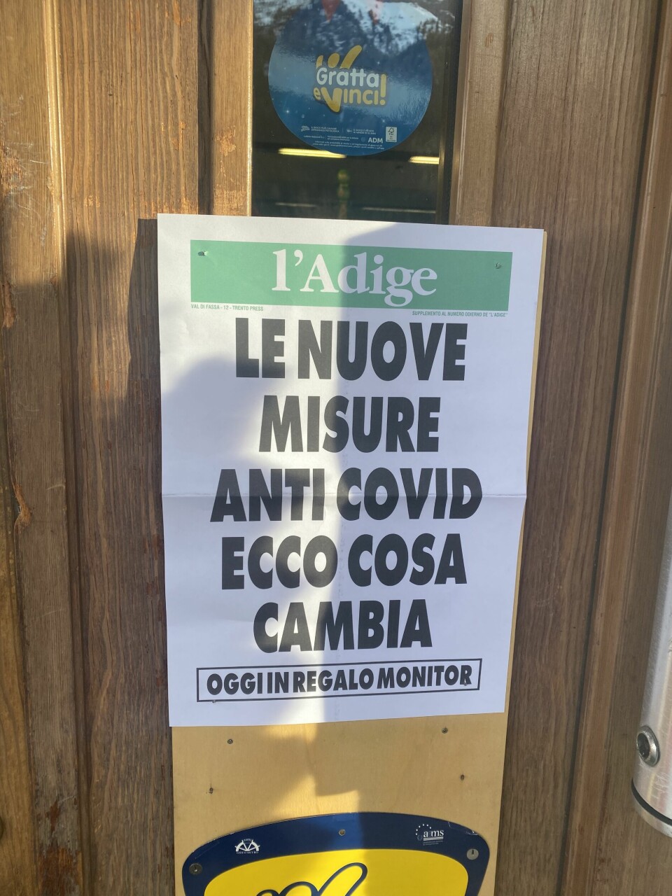 «De nye tiltakene mot covid - her er det som endrer seg» sto det i lokalavisa L'Adige i romjula. 'De nye tiltakene mot covid - her er det som endrer seg' sto det på lokalavisa L'Adige i romjula.